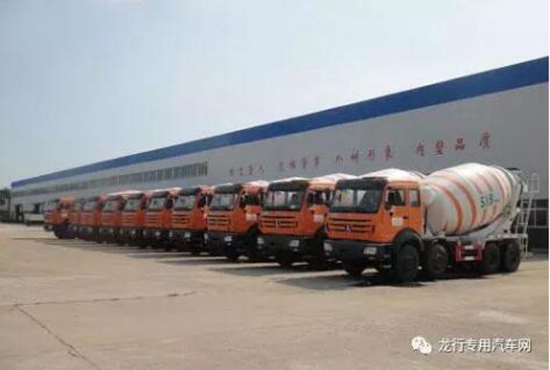 洒水车:城市清洁的绿色使者